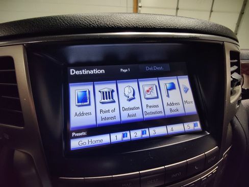 Used 2015 Lexus LX 570 4WD w/ Luxury Package image 44