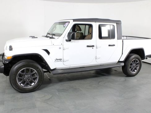 Used 2020 Jeep Gladiator Overland w/ LED Lighting Group image 13