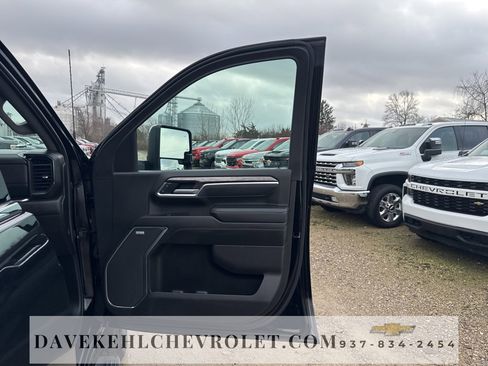 Used 2025 Chevrolet Silverado 2500 LTZ w/ LTZ Plus Package image 28