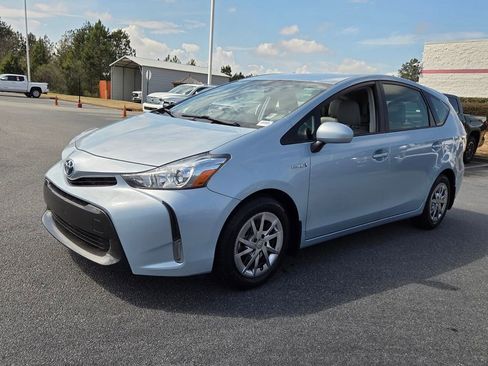 Used 2016 Toyota Prius V Four image 3