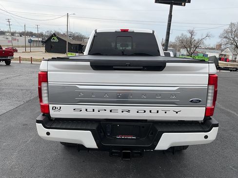 Used 2017 Ford F350 Platinum w/ Platinum Ultimate Package image 4