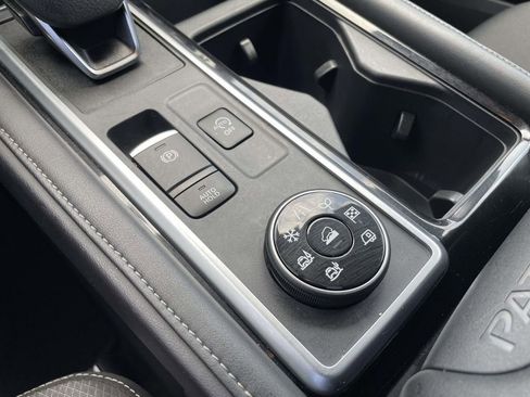 Used 2025 Nissan Pathfinder SV AWD/4WD image 27