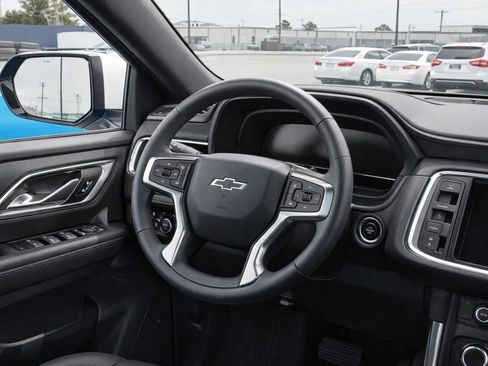 Used 2023 Chevrolet Suburban Z71 w/ Luxury Package AWD/4WD image 10