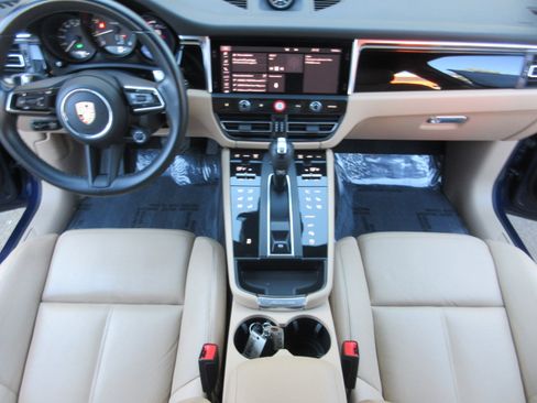 Used 2024 Porsche Macan image 18