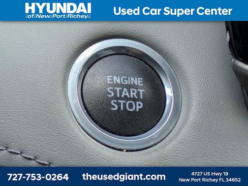 Used 2021 Toyota Highlander XLE AWD/4WD image 43
