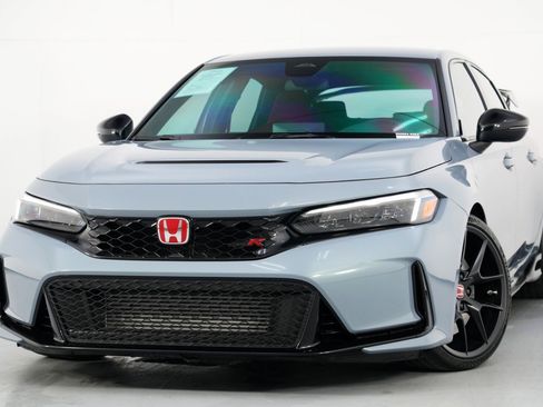 Used 2025 Honda Civic Type R image 3