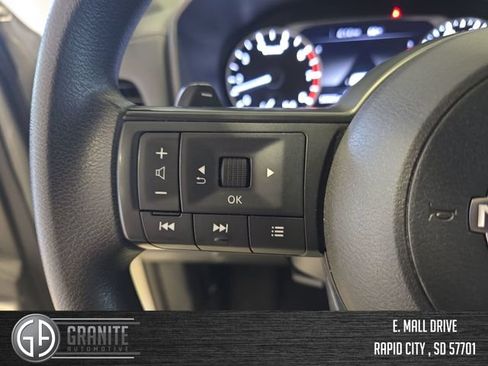 Used 2024 Nissan Rogue SV AWD/4WD image 31