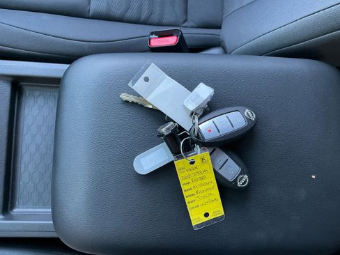 Used 2025 Nissan Frontier S image 27