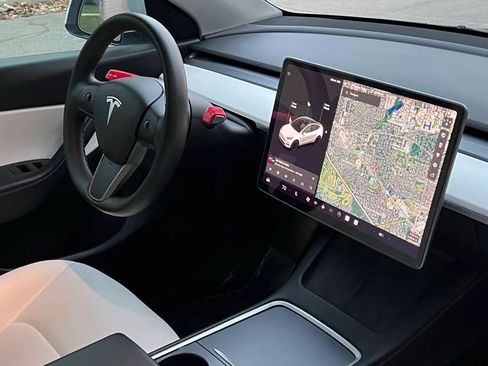 Used 2021 Tesla Model Y Performance image 22