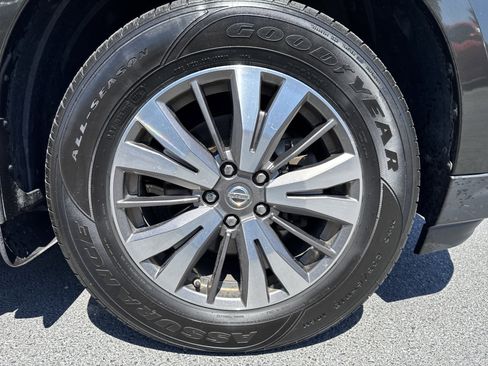 Used 2017 Nissan Pathfinder SV AWD/4WD image 32