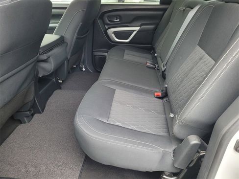 Used 2019 Nissan Titan SV image 8