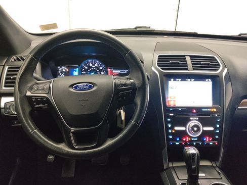 Used 2017 Ford Explorer Limited image 22