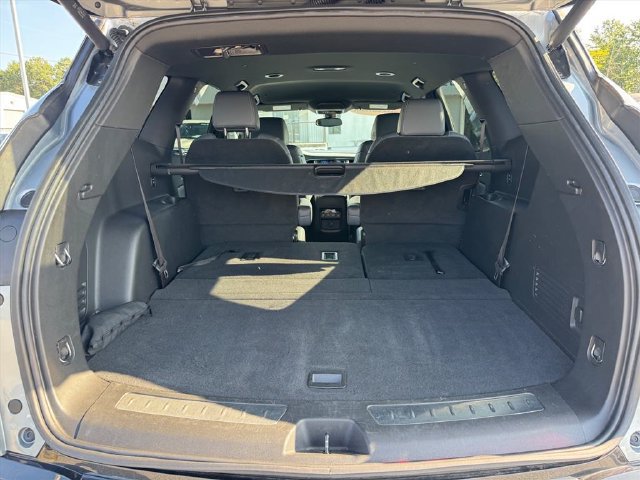 Used 2024 Buick Enclave Essence w/ LPO, Cargo Package FWD image 11