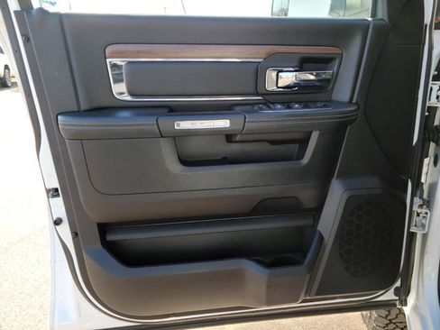 Used 2016 RAM 3500 Laramie w/ Convenience Group image 8