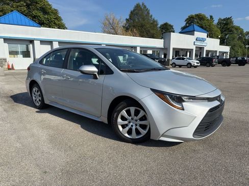 Used 2024 Toyota Corolla LE image 2