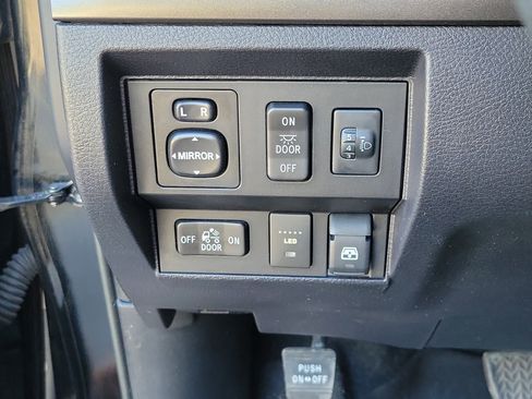 Used 2017 Toyota Tundra SR5 w/ SR5 Upgrade Package AWD/4WD image 27