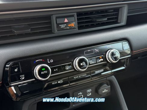 Certified 2025 Honda Pilot TrailSport image 24
