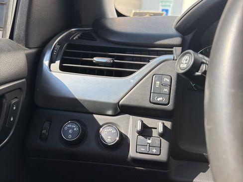 Used 2017 Chevrolet Tahoe Premier AWD/4WD image 3