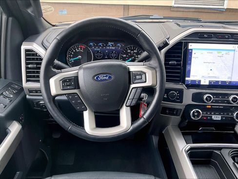 Used 2022 Ford F350 Lariat w/ Chrome Package image 17