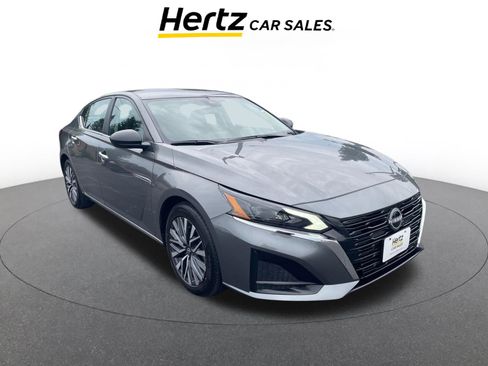 Used 2025 Nissan Altima 2.5 SV image 1