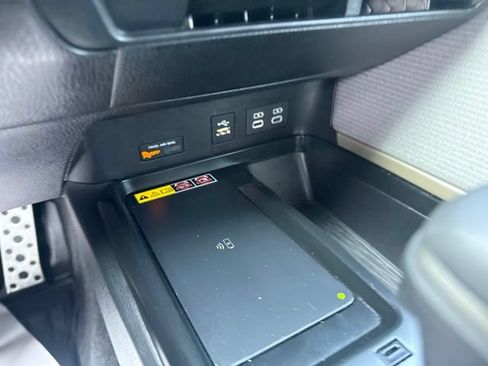 Used 2025 Toyota Camry SE FWD image 31