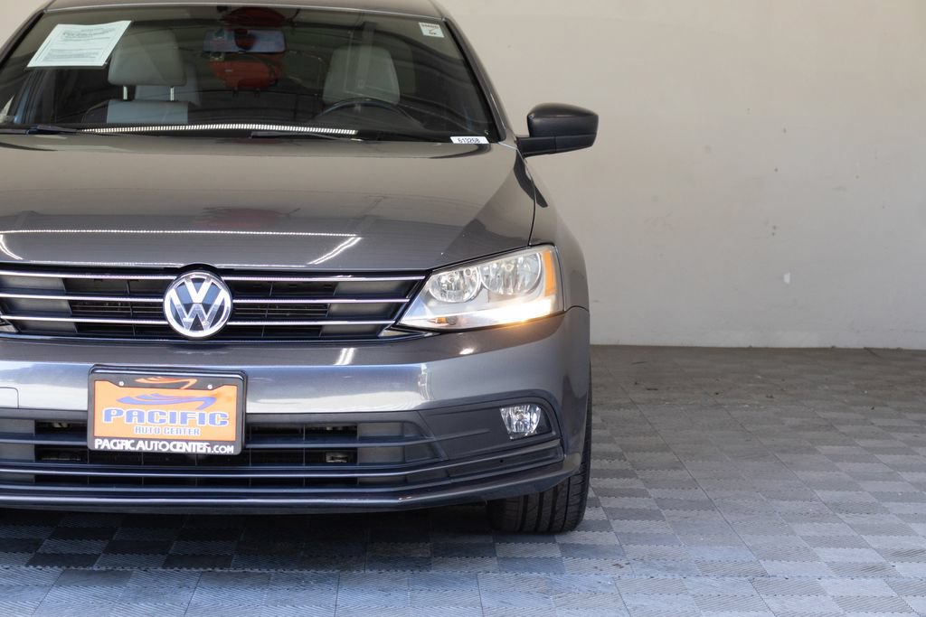 Used 2016 Volkswagen Jetta Sport FWD image 5
