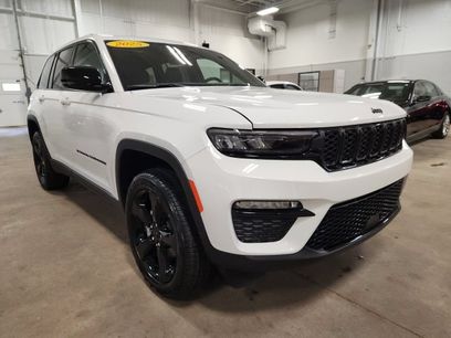 Used 2025 Jeep Grand Cherokee Limited w/ Black Appearance Package