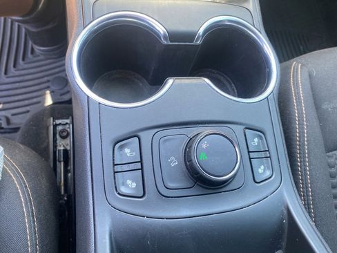 Used 2019 GMC Terrain SLE w/ Driver Convenience Package FWD image 18