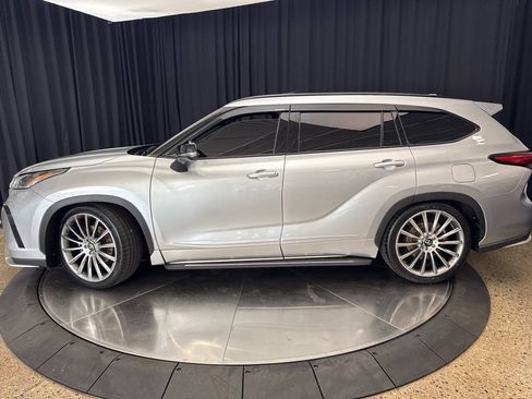 Used 2021 Toyota Highlander XSE AWD/4WD image 4