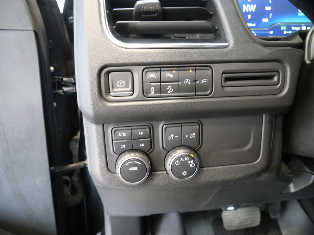 Used 2022 Chevrolet Suburban Z71 AWD/4WD image 14