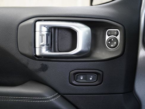 Used 2019 Jeep Wrangler Unlimited Sahara w/ Cold Weather Group image 28