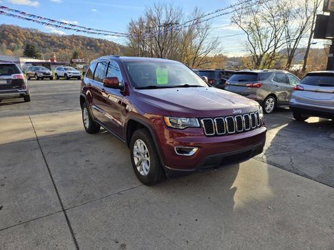 Used 2021 Jeep Grand Cherokee Laredo image 2