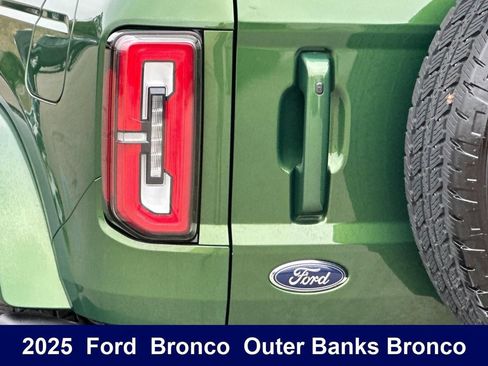 Used 2025 Ford Bronco Outer Banks AWD/4WD image 39