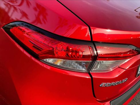 Used 2021 Toyota Corolla LE image 27