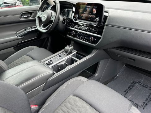 Used 2025 Nissan Pathfinder SV AWD/4WD image 19