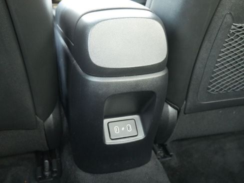 Used 2025 Hyundai Elantra Limited FWD image 27
