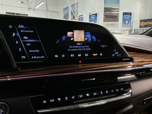 Used 2024 Cadillac Escalade Premium Luxury AWD/4WD image 19