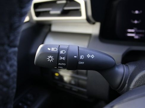 Used 2025 Toyota Tacoma Limited image 18