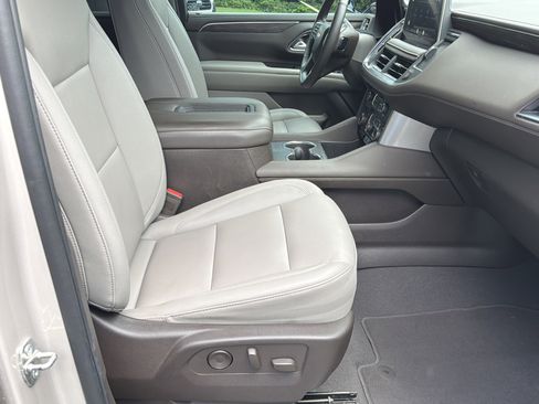 Used 2022 Chevrolet Tahoe LT w/ Luxury Package RWD image 13