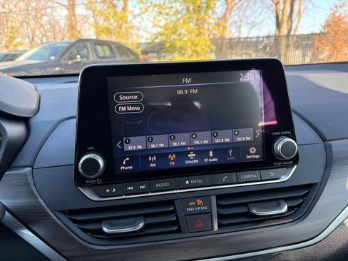 Used 2025 Nissan Altima 2.5 SV image 21