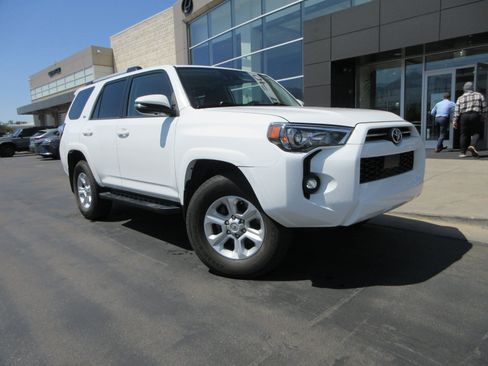 Used 2022 Toyota 4Runner SR5 Premium w/ Moonroof Package AWD/4WD image 12