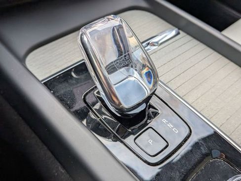 Certified 2025 Volvo V60 B5 Cross Country Ultra image 18