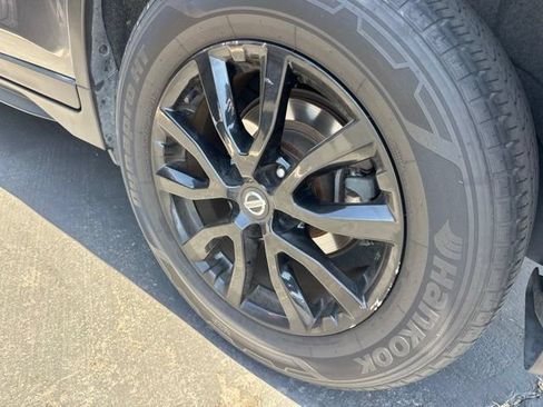 Certified 2017 Nissan Rogue SV w/ Midnight Edition FWD image 7