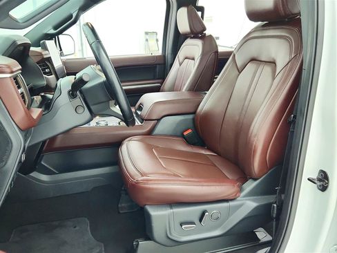 Used 2024 Ford Expedition Max Limited image 10
