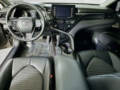 Used 2024 Toyota Camry SE image 16