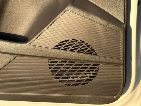 Used 2025 Volkswagen Taos SE image 31