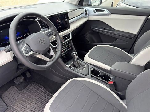 New 2025 Volkswagen Taos SE image 8