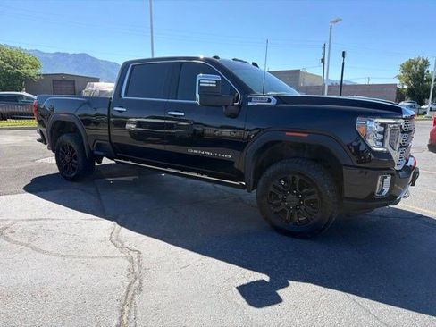 Used 2022 GMC Sierra 3500 Denali w/ Denali Black Diamond Edition AWD/4WD image 3