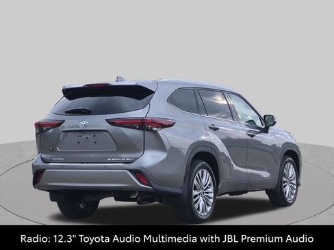 Certified 2026 Toyota Highlander Platinum AWD/4WD image 7