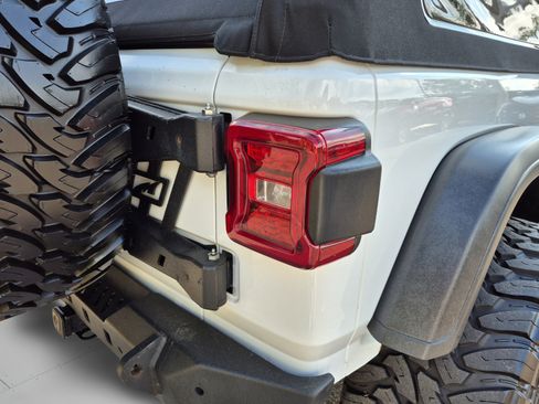 Used 2022 Jeep Wrangler Rubicon w/ LED Lighting Group AWD/4WD image 33